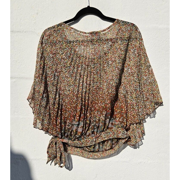 Romeo & Juliet Womens Top Small Brown Floral Sheer Pleated Flutter Sleeve NWT - Picture 3 of 7